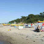 W Niechorzu znajduje się wioska rybacka, co widać po kutrach na plaży.