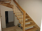 1/2 gewendelte Treppe, abgehangen und an der Wand eingestemmt in Esche