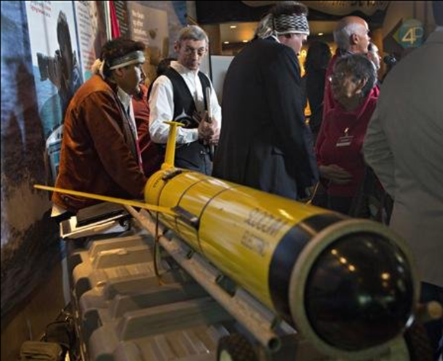 John Disney (2nd L), director of Old Massett Village economic development on Haida Gwaii, looks at the underwater probe used during their ocean fertilization project at a news conference in Vancouver, British Columbia, in this 19 October 2012 file picture. Photo: Andy Clark / REUTERS