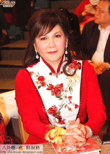 蔡李惠莉為《金龍獻瑞耀保良》錄影，出錢出力。