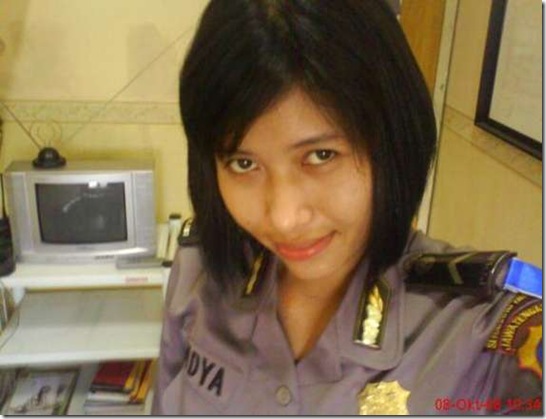 indonesian-police-girls03