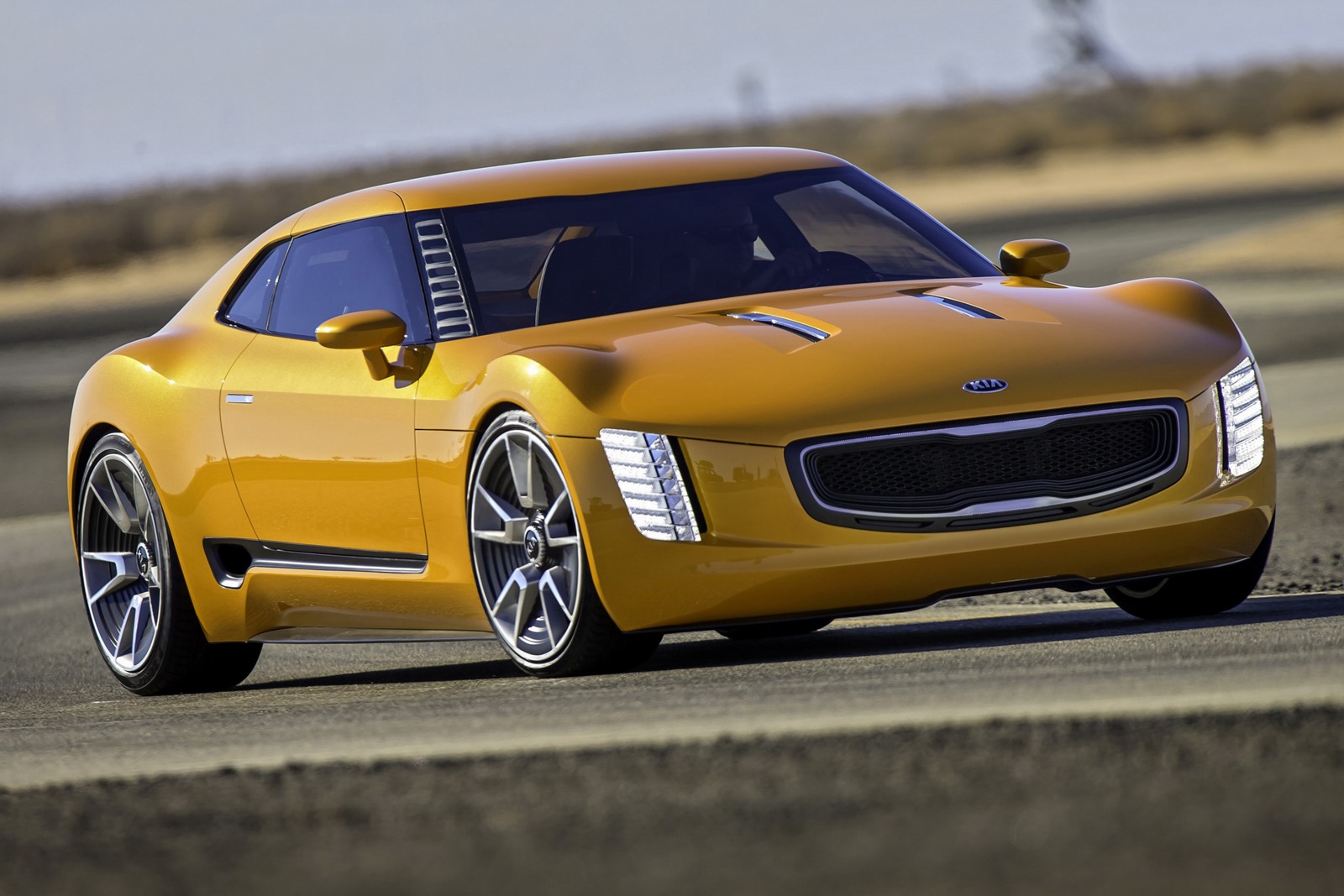 [Kia-GT4-Stinger-2%255B3%255D.jpg]
