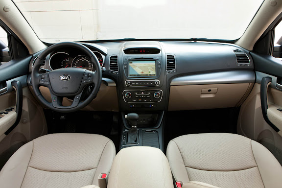 Kia_Sorento_2013_505.jpg