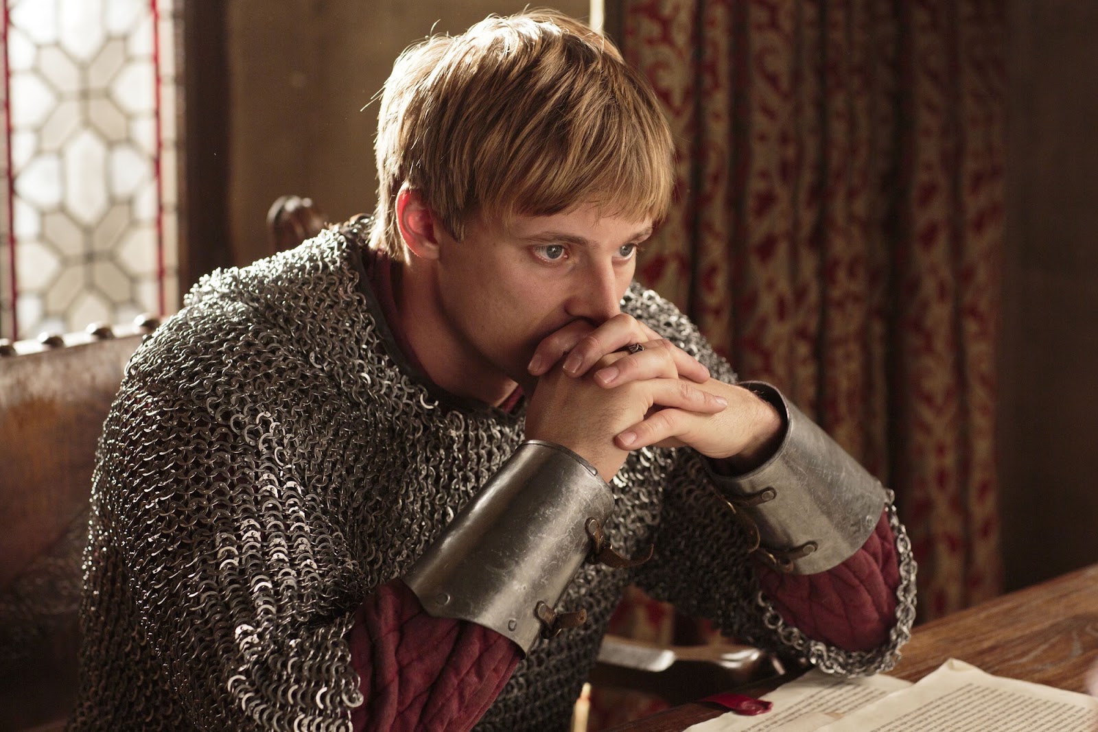 [Merlin%2520-%2520The%2520Drawing%2520of%2520the%2520Dark%2520-%2520Bradley%2520James%2520is%2520Arthur%255B2%255D.jpg]