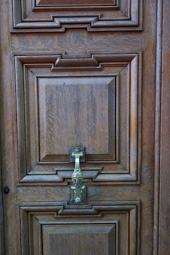 I love the bold geometric pattern of this door and can imagine it as a beautiful shape for a mirror frame. I love the bold geometric pattern of this door and can imagine it as a beautiful shape for a mirror frame.