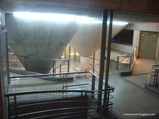 Exiting Forum Les Halles