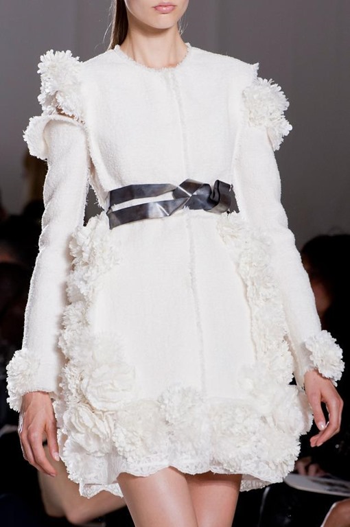 [giambattista-valli-details-haute-couture-autumn-2013----pfw1%255B4%255D.jpg]