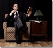 17792585-hombre-con-alcohol-sentado-en-el-sillon-de-epoca 17792585-hombre-con-alcohol-sentado-en-el-sillon-de-epoca