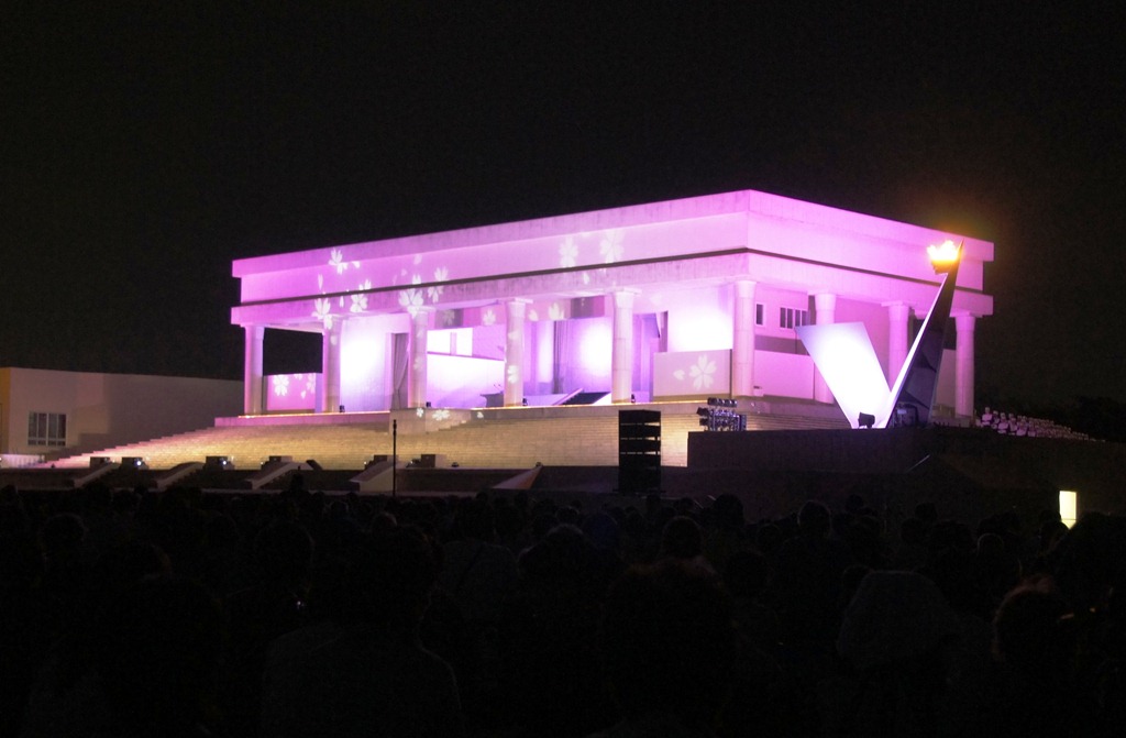 [Gloria%2520Ishizaka%2520-%2520PL%25202011%2520-%2520templo%2520mor%255B5%255D.jpg]