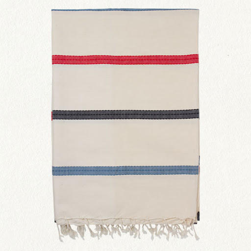 This understated tablecloth combines unexpected colors in a beautiful way.
(shopterrain.com) This understated tablecloth combines unexpected colors in a beautiful way.
(shopterrain.com)
