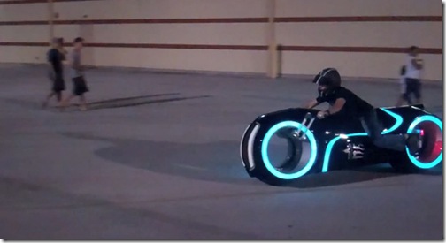 awesome-electric-tron-lightcycle-by-parker-brothers-5 awesome-electric-tron-lightcycle-by-parker-brothers-5