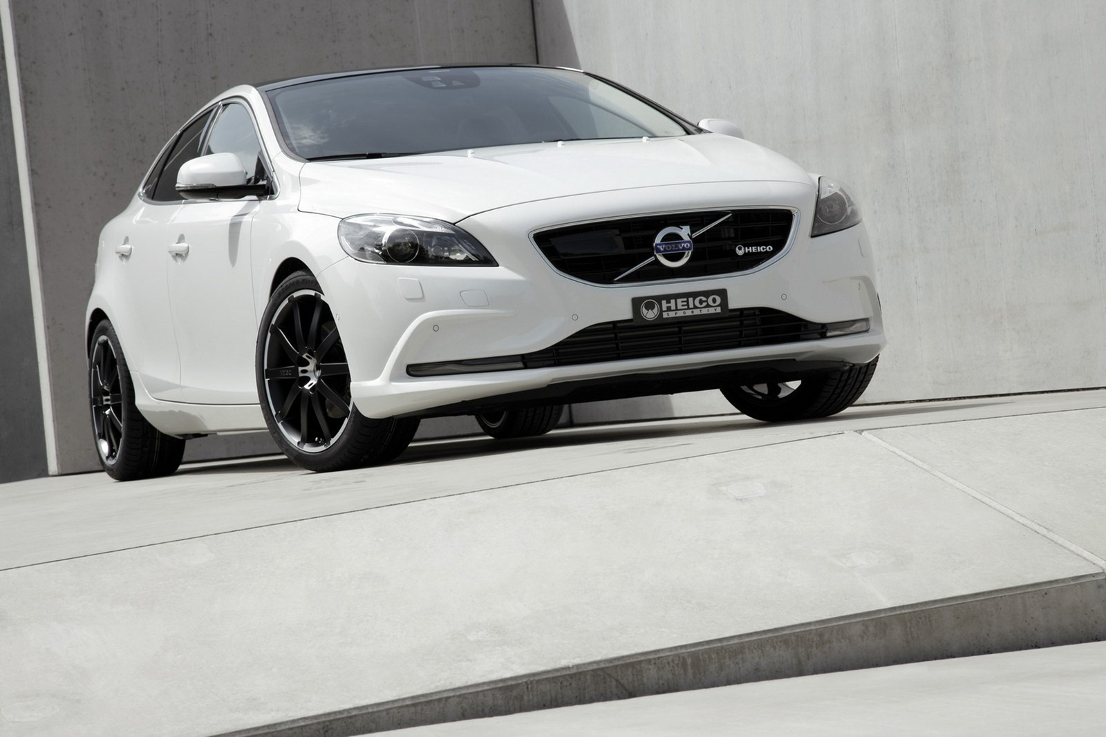 [Heico-Sportiv-Volvo-V40-1%255B2%255D.jpg]