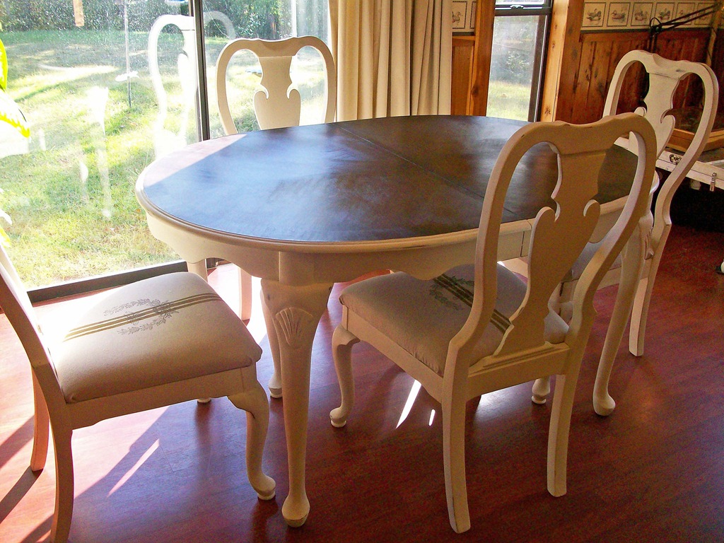 [frenchtablechairs2_edited-1%255B6%255D.jpg]