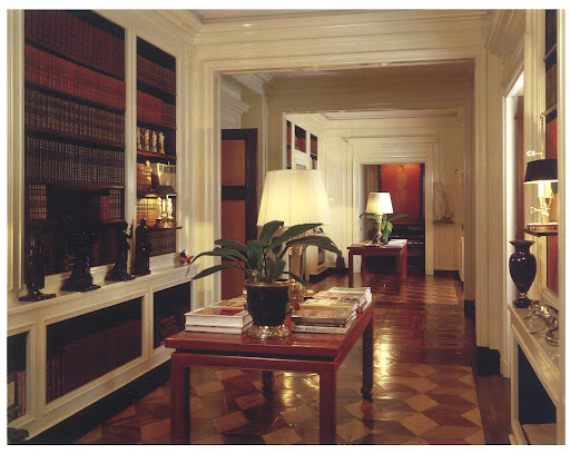 I'd love to have a gallery space like this in my home.