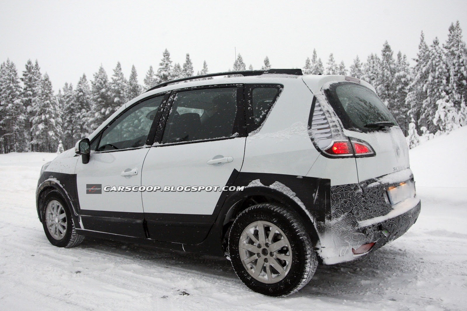 [2013-Renault-Scenic-Conquest-5%255B3%255D.jpg]