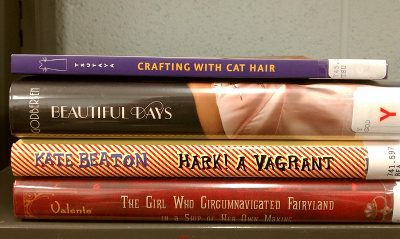 [hold%2520books%255B3%255D.jpg]