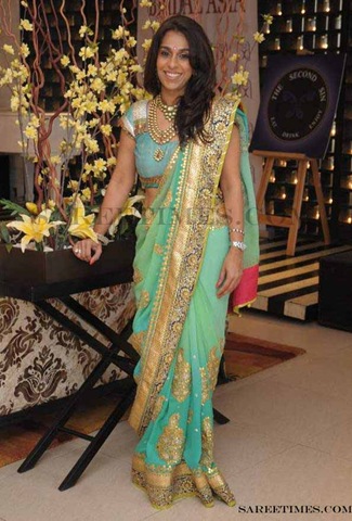 [Dimple_Kapoor_Nidhi_Tholia_Saree%2520copy%255B3%255D.jpg]