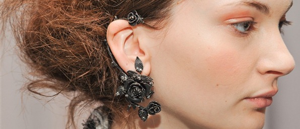 marchesa-fall-2011-07-ear-cuff marchesa-fall-2011-07-ear-cuff