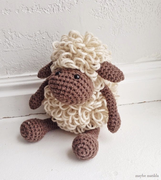 Crochet Sheep // www.maybematilda.com