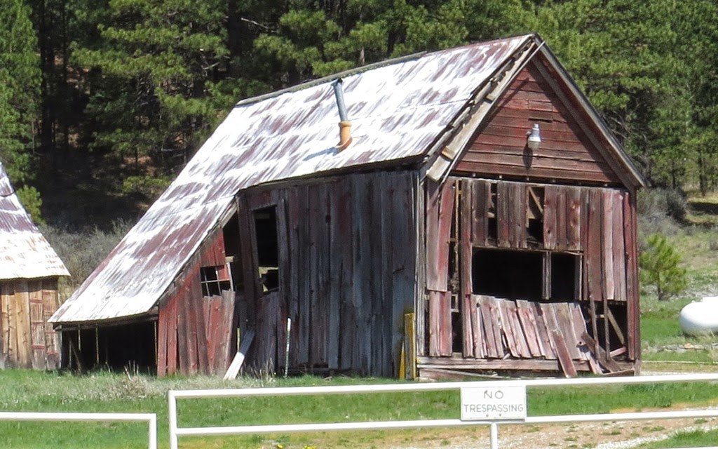 [White-Sulphur-Springs-Barn-3.jpg]