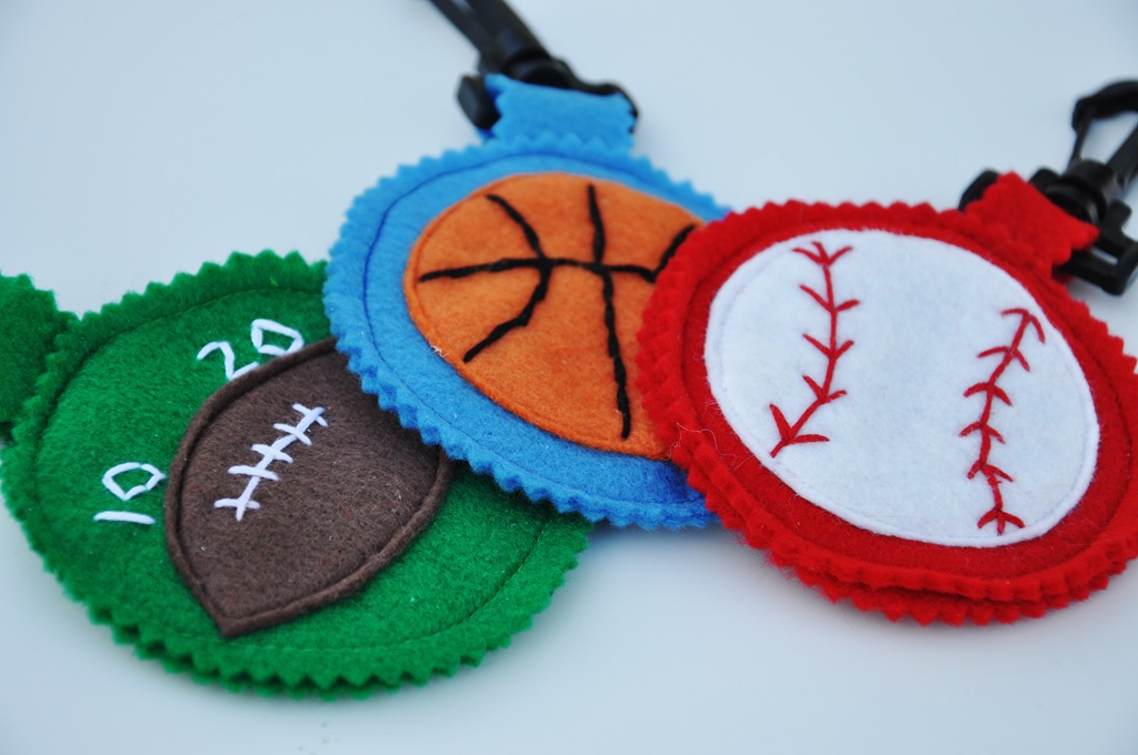 [MOMsportsbadges0232.jpg]