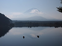 精進湖。ちょびっと逆さ富士。 Photo