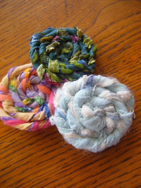 [fabric%2520scrap%2520twist%2520brooch%255B4%255D.jpg]