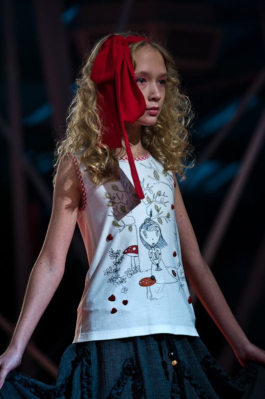 Лариса ЛОБАНОВА (показ дитячої колекції), HOLIDAY FASHION WEEK 2011 Фото Сергея Черникова