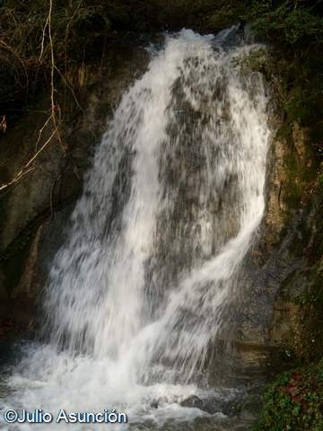 [Cascada-de-Garralda---Valle-de-Azkoa.jpg]