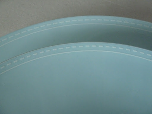 This stitched detail on the rim of the Donna Hay for Royal Doulton plates caught my eye.