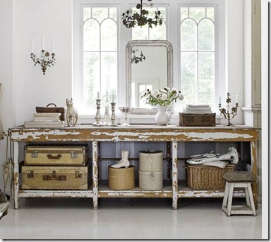 counter-table-storage-baskets-suitcases-gray-weathered-country-flea-market-style-decorating-white-vintage-ecelctic-home-decor-ideas-skc3b6na