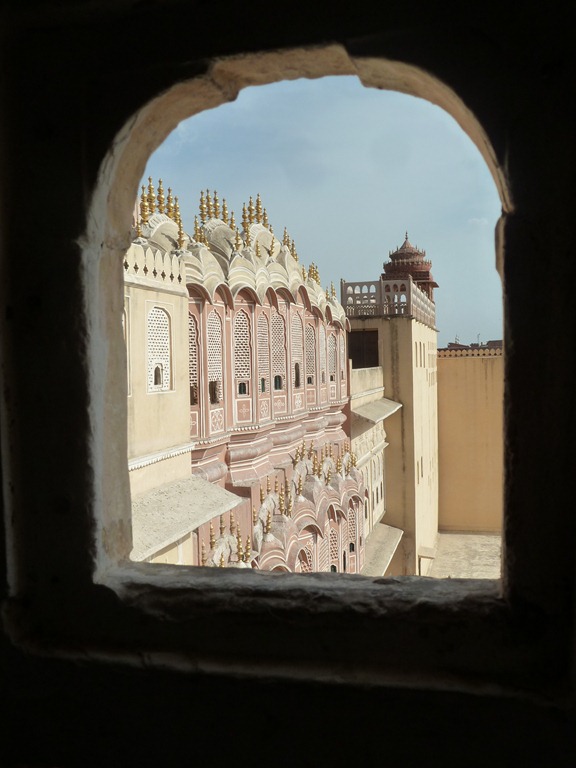 [India-Jaipur-Palace-of-the-Winds.-14.jpg]