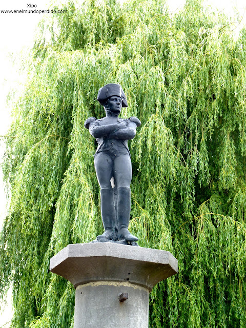 estatua-de-napoleon-en-waterloo.JPG