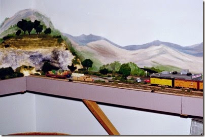 55389544-19 Dad's Layout in Summer 2004