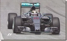 Lewis Hamilton nelle prove libere del gran premio della Malesia 2015