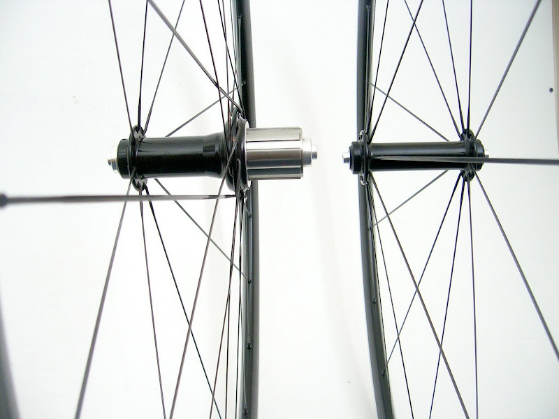 This shot shows the really wide flange spacing of both hubs
