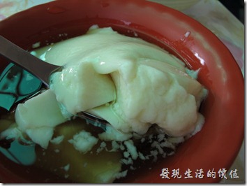 台南-無名豆花。綿密扎實的豆花，光吃這傳統不加料的豆花舊很好吃了。