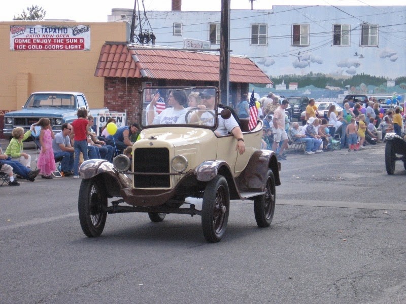 [IMG_2566-1920-Willys-Overland-Tourin%255B1%255D.jpg]