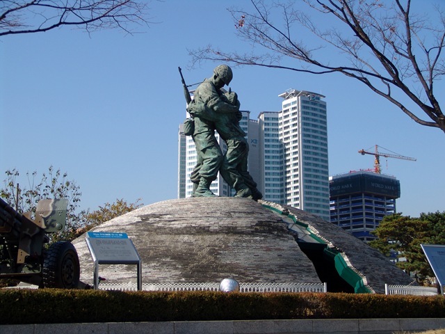 [The_Statue_of_Brothers_Seoul_War_Mem%255B1%255D.jpg]