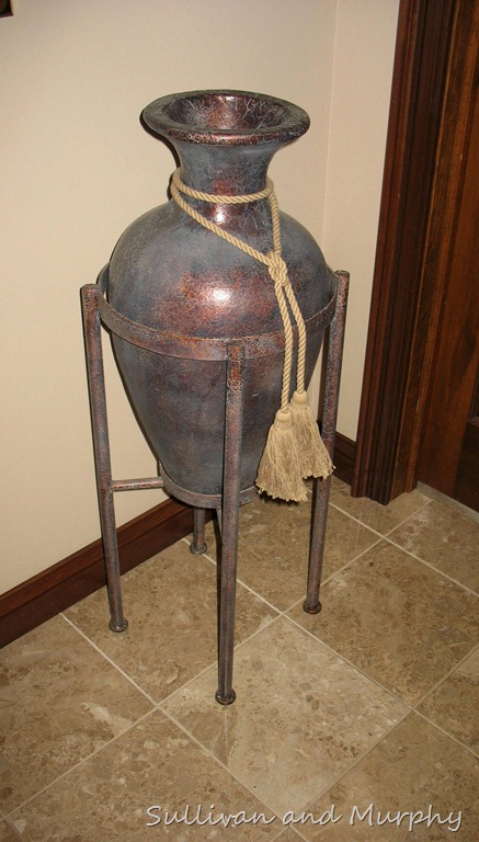[urn4.jpg]