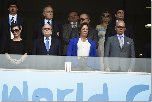 Governadora assiste ao jogo de Itália e Uruguai acompanhada de Joseph Blatter - Elisa Elsie (2) Governadora assiste ao jogo de Itália e Uruguai acompanhada de Joseph Blatter - Elisa Elsie (2)