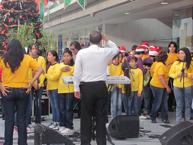 [CORO%2520UNAP%252CCORO%2520VOCES%2520BLANCAS%2520Y%2520CORO%2520JUVENIL%2520%25285%2529%255B2%255D.jpg]