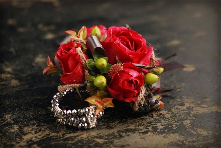 [wrist-corsage--flowers-to-be-by-bree%255B2%255D.jpg]