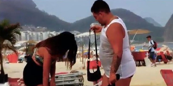 Pegadinha Tirando calcinha em público Pegadinha Tirando calcinha em público