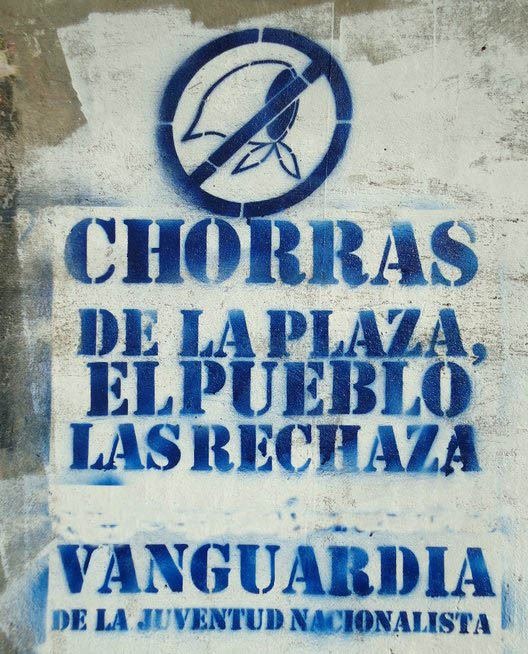 [Pintadas-a-sede-de-madres-de-plaza-d.jpg]