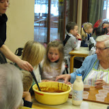 bezoek rusthuis kleuters 067.JPG