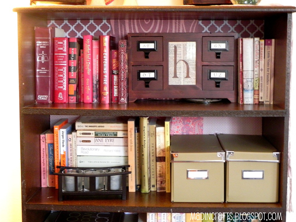 [bookshelf-with-scrapbook-paper5.jpg]