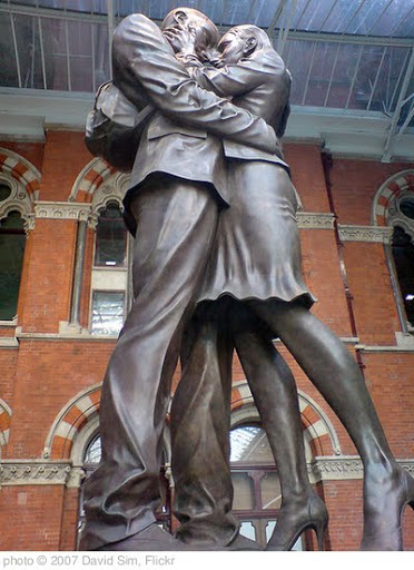 'Kiss statue at St Pancras' photo (c) 2007, David Sim - license: http://creativecommons.org/licenses/by/2.0/