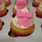 Mini-cupcakes com lacinhos cor-de-rosa