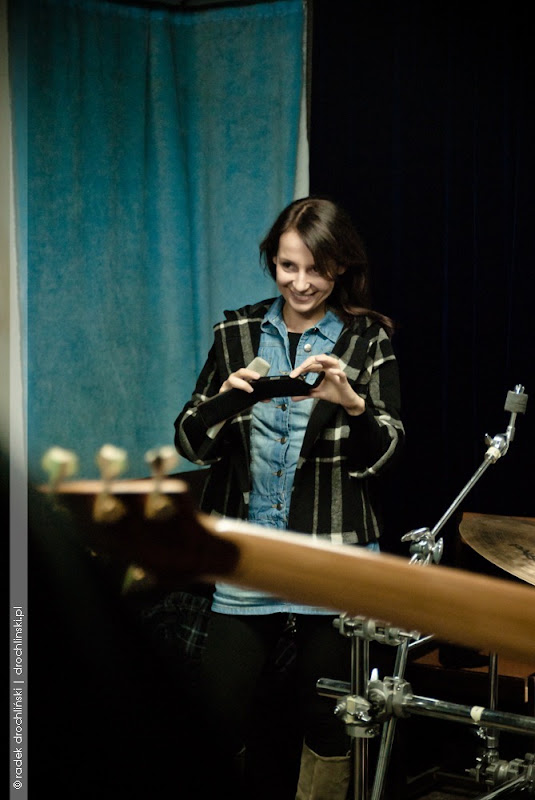 © www.drochlinski.pl, www.anetafigiel.pl, Aneta Figiel, Jaka to melodia?, solowa płyta Anety Figiel, Gitarowe Figle, guitar girl, Rickenbacker, fotograf warszawa, fotograf ząbki, zdjęciowa sesja muzyczna warszawa